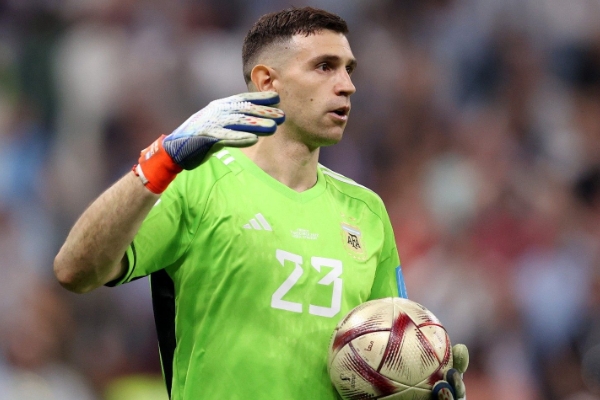 莫佩調侃撞傷萊諾成就大馬?。骸半y道他不應該對我心存感激嗎？”